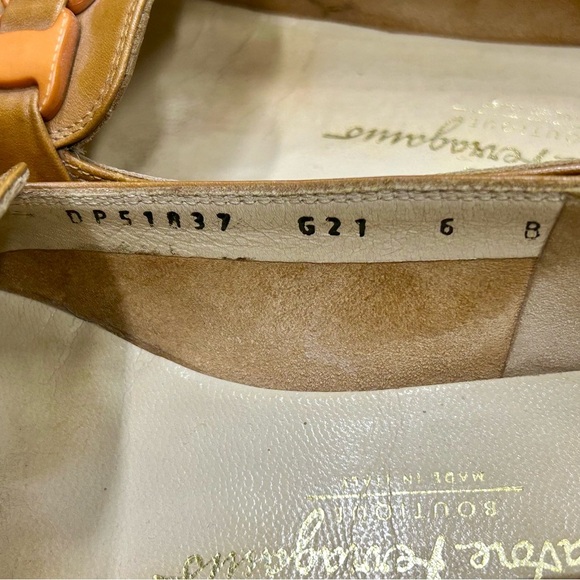 Salvatore Ferragamo Vara Bow Loafers - Size 6B - Picture 4 of 11